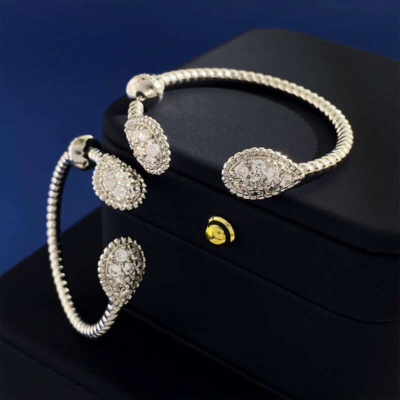 Large Circle Water Drop Fashionable Elegant C-shaped Studs Light Exquisite Celebrity Style Earrings for Women