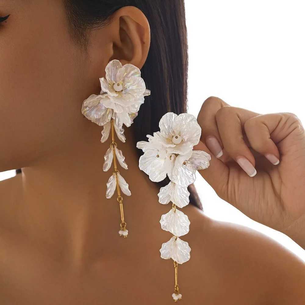 Elegant White Flower Stud Earrings For Women Colorful Enamel Flower Rhinestone Tassel Hanging Drop Earrings Party Jewelry GiftsXJ250722