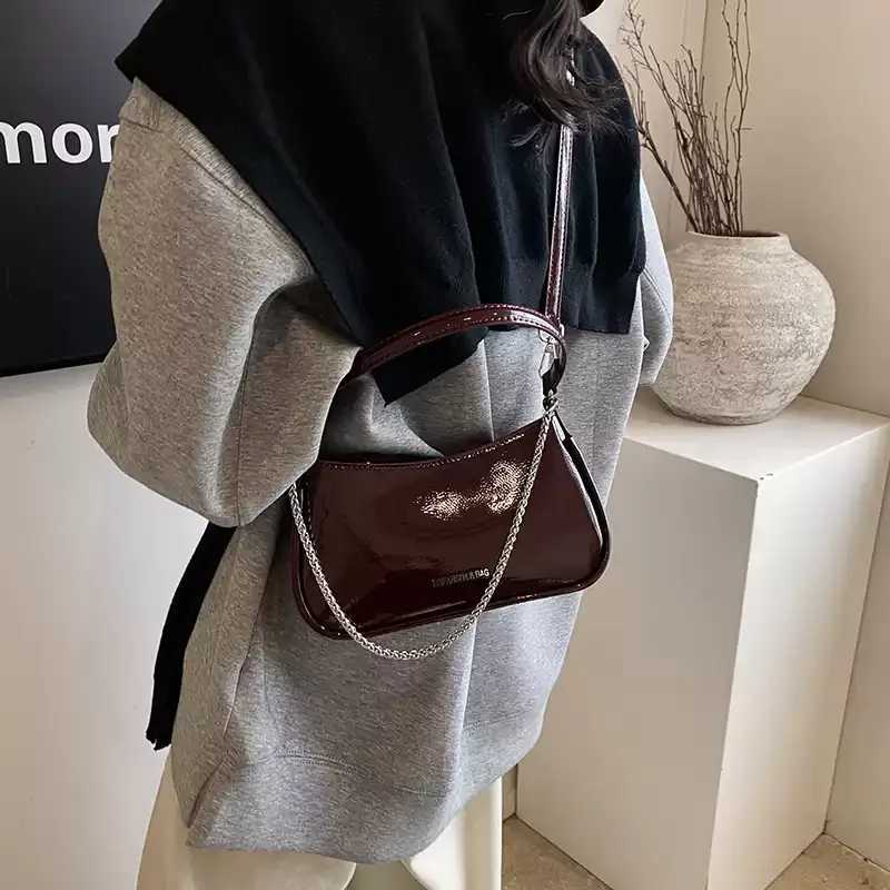 Trendy Retro Burgundy Shoulder Crossbody Bag Womens Glossy Patent Leather Chains Underarm Pack 2025 Simple Commuting Handbags XJ250704