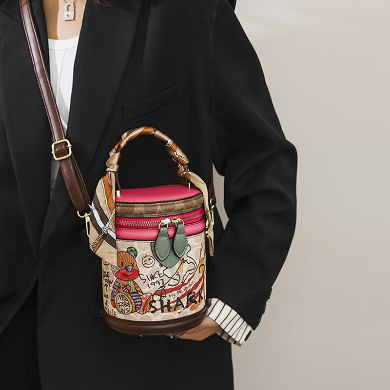 The hottest Designer Bag Shoulder Bag Luxury Bag Crossbody Purse Designer temperament graffiti cylindrical everything stylish single shoulder crossbod