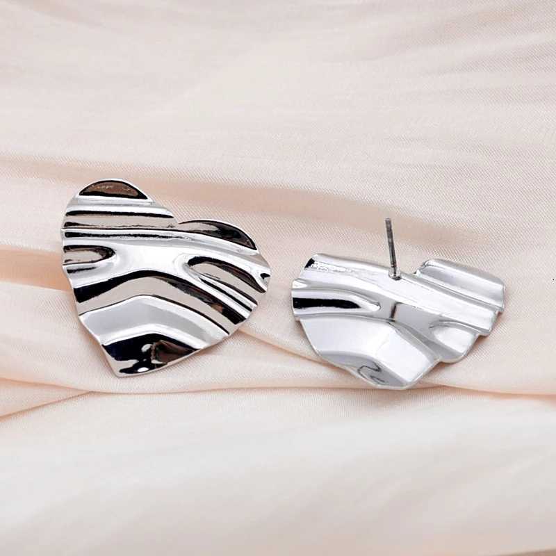Romantic Heart Stud Earrings for Women Simple Metal Golden Silver Color Cute Sweet Girls Ear Jewelry Gift aretes de mujer XJ250722