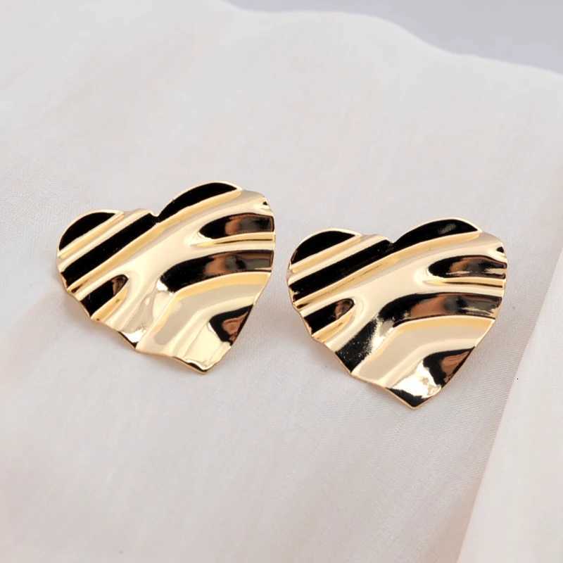 Romantic Heart Stud Earrings for Women Simple Metal Golden Silver Color Cute Sweet Girls Ear Jewelry Gift aretes de mujer XJ250722