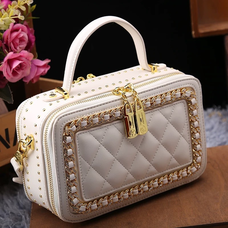 Free shipping designer bag 2025 Quilted Chain Diamond Studded Niche Handbag For Women New High End Fashion Single Shoulder Bag Crossbody Small Bag