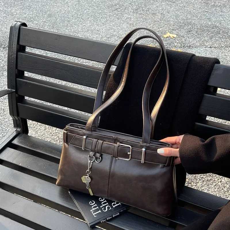 2023 Casual Solid Interior Compartment Shoulder Bags Large Capacity Hot S Bags for Women Zipper Pu Womens Handbags Y250722