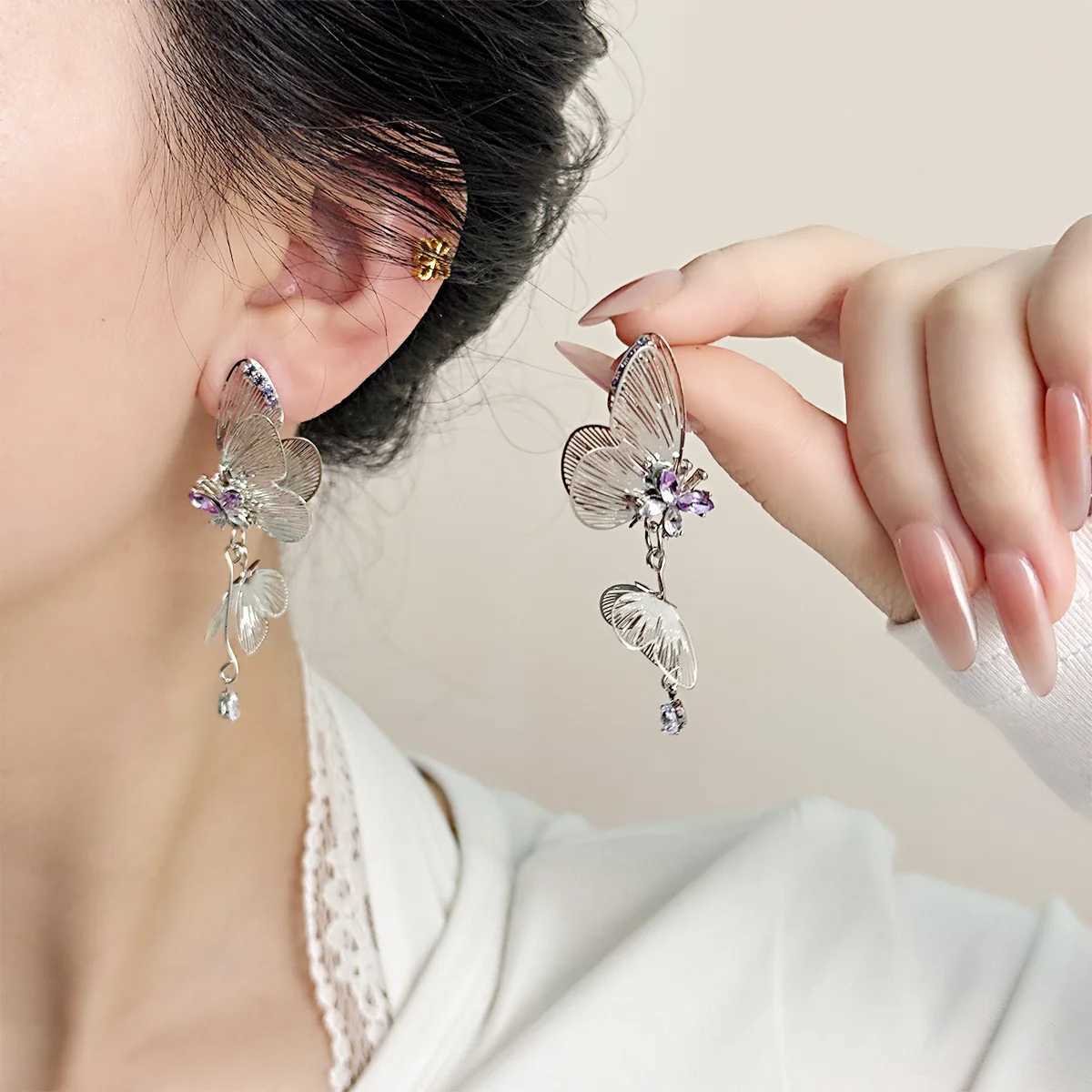 ight Luhuri Butterfly Flying Tassel Earrings Personalized Fashion Wedding Party Ladies Earrings Festival Girls Jewelry Gift XJ250722