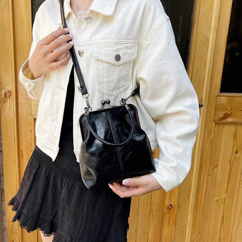 Vintage Style Wen Handbag Brown Versatile Designer Shoulder Bag PU Leather Ladies Shell Purses Crossbody Bags Y250722