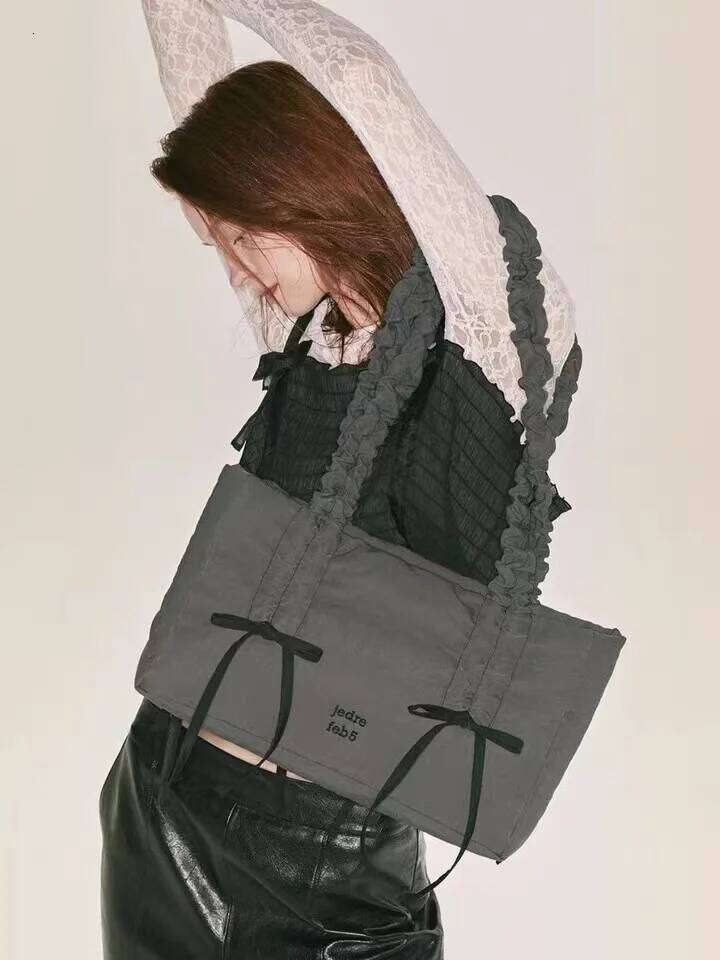 Korean niche jedrefeb5 Han So-hee's identical creased bow handbag JEDREFEB5 new female bag