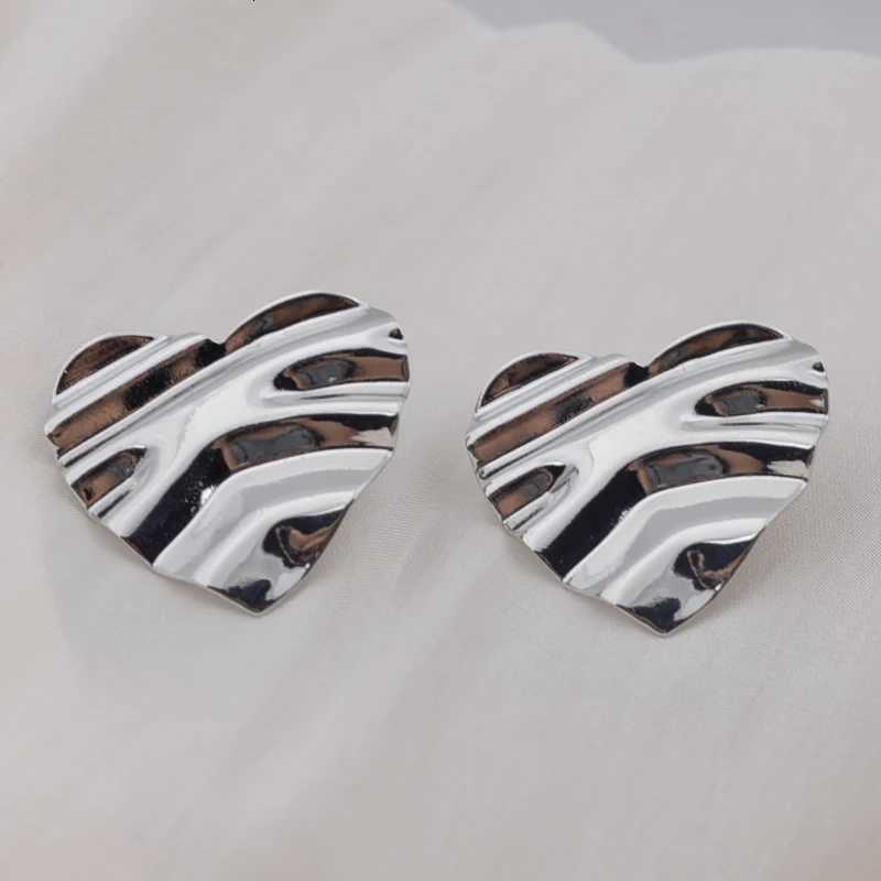 Romantic Heart Stud Earrings for Women Simple Metal Golden Silver Color Cute Sweet Girls Ear Jewelry Gift aretes de mujer XJ250722