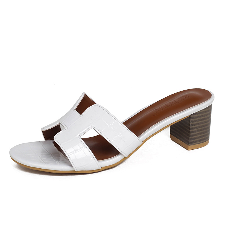 Slippers women's summer wear block-heeled beach 2025 new fashion drag net red high-heeled one-word sandals