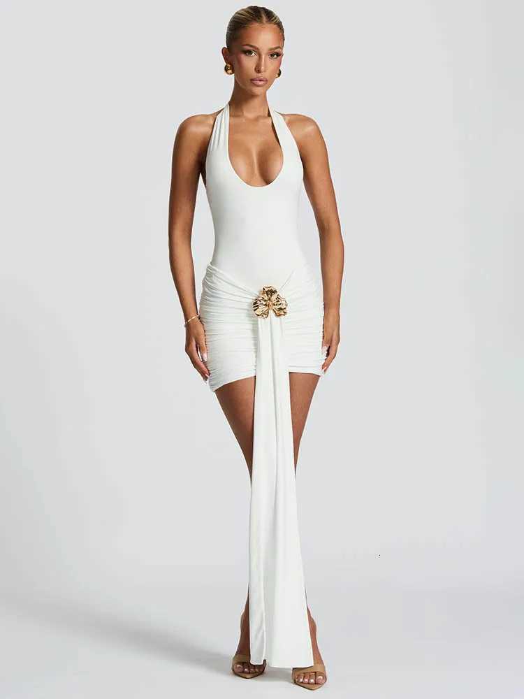 Mozision Metal Flower Draped Ruched Sexy Mini Dress Women Robe Fashion Halter Backless Sleeveless Bodycon Club Party Dress New XJ250722