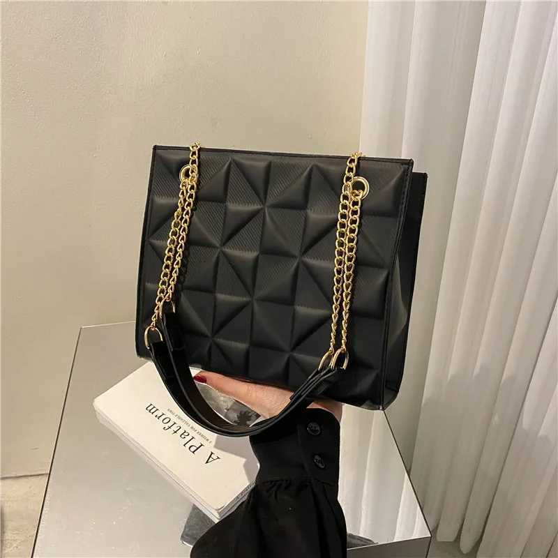 Ladies Fi Large Capacity Chain Bag Square Tote Bag Diamond Texture Shoulder Crossbody Daily Hundred Underarm Handbag Y250722