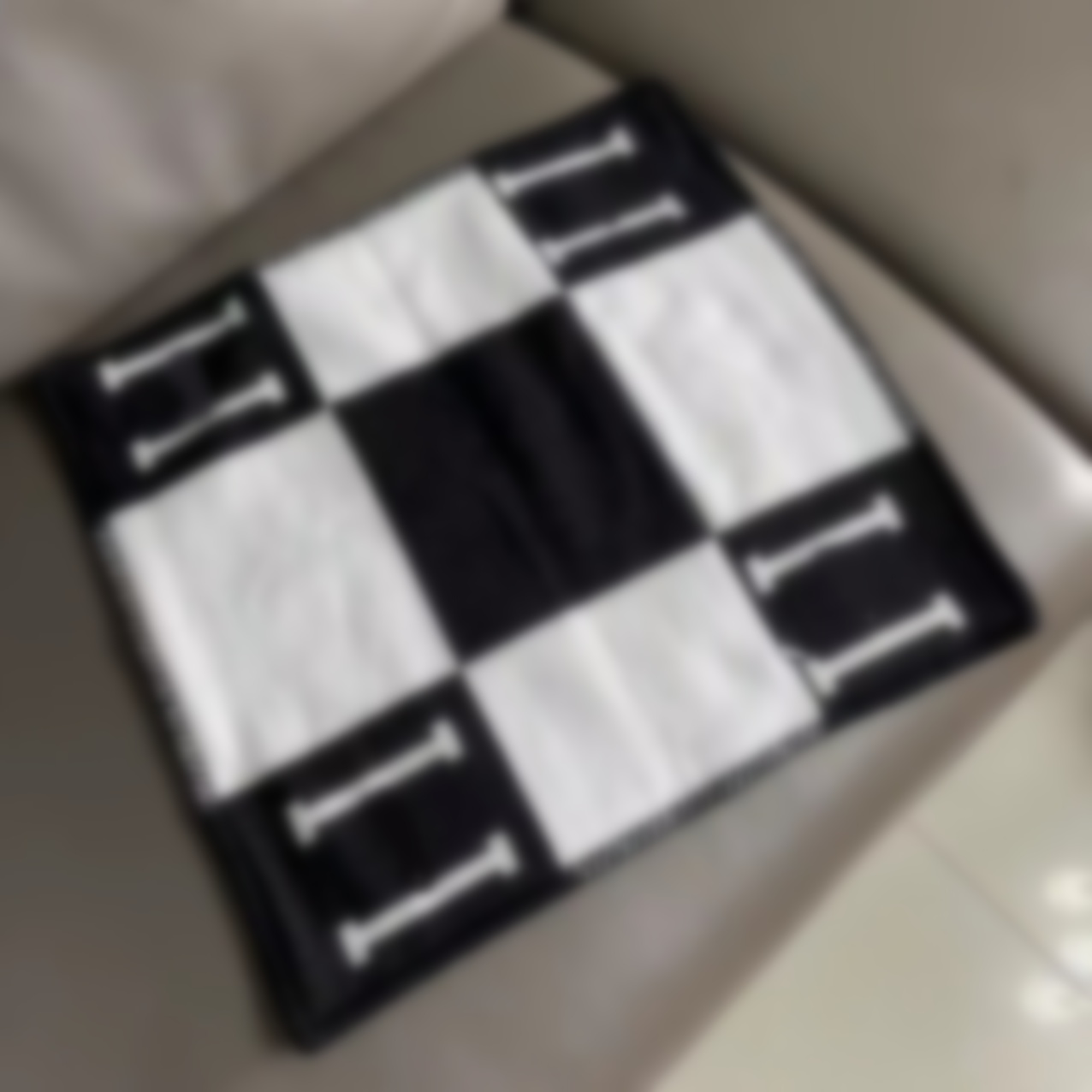 Designer pillowcase H Nordic-style pillowcase sample house lunch break sofa cushion car lumbar support backrest cushion wool knitted pillow