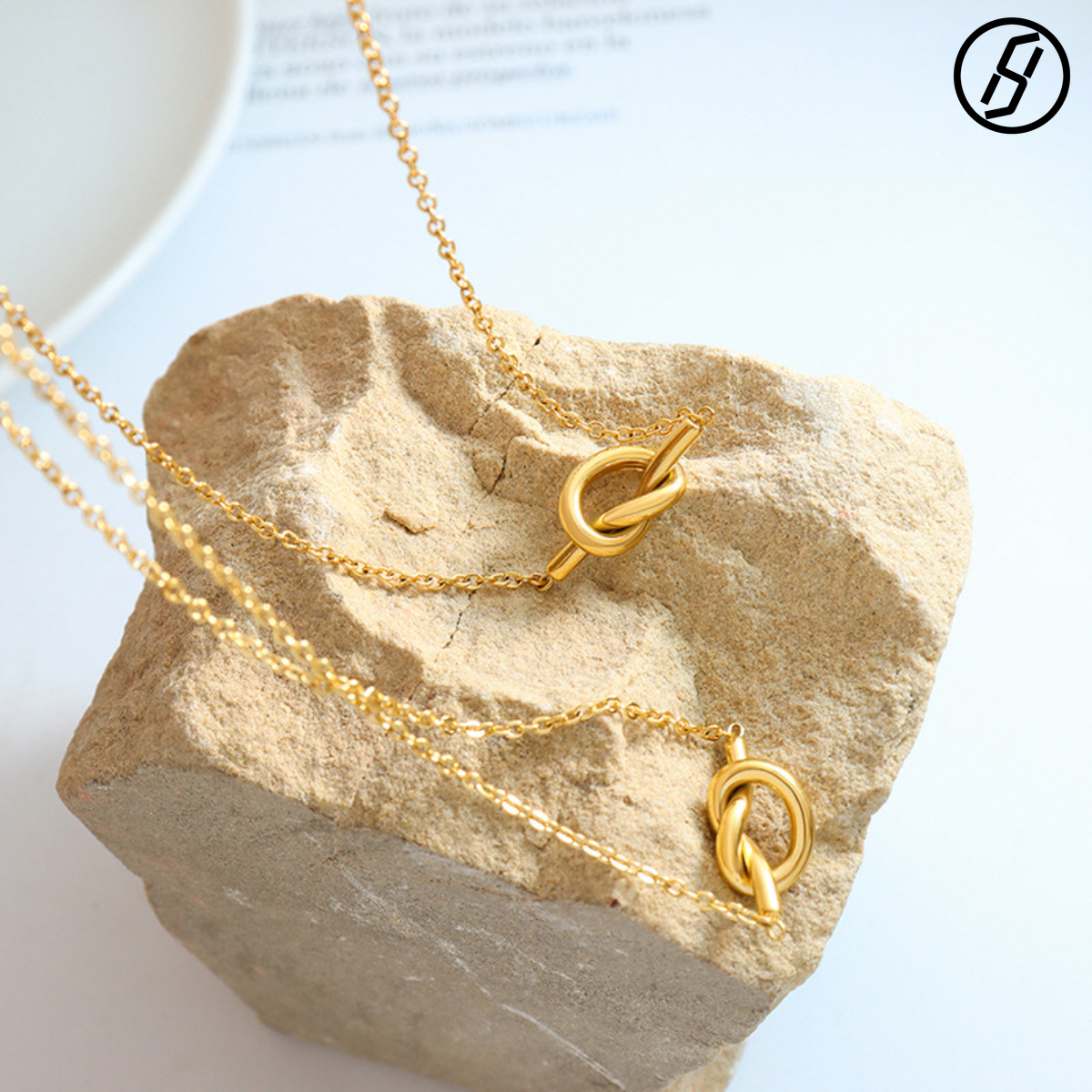 Korean Series Small Crowd Sweetheart Knot Heart Heart Pendant Tie Necklace Titanium Plated 18K Gold Popular Clavicle Chain Designer Jewelry Women Neck