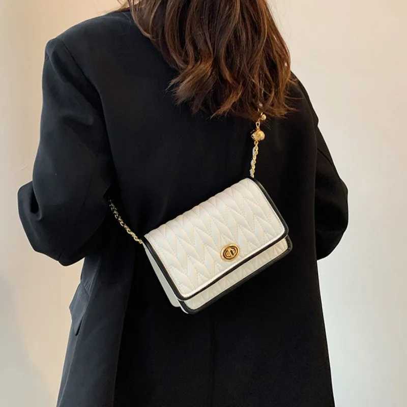 New Fashion Womens Shoulder Bag Simple Chain Texture Small Square Bag Light Luxury Party Crossbody Bag Purses and Handbags XJ250704