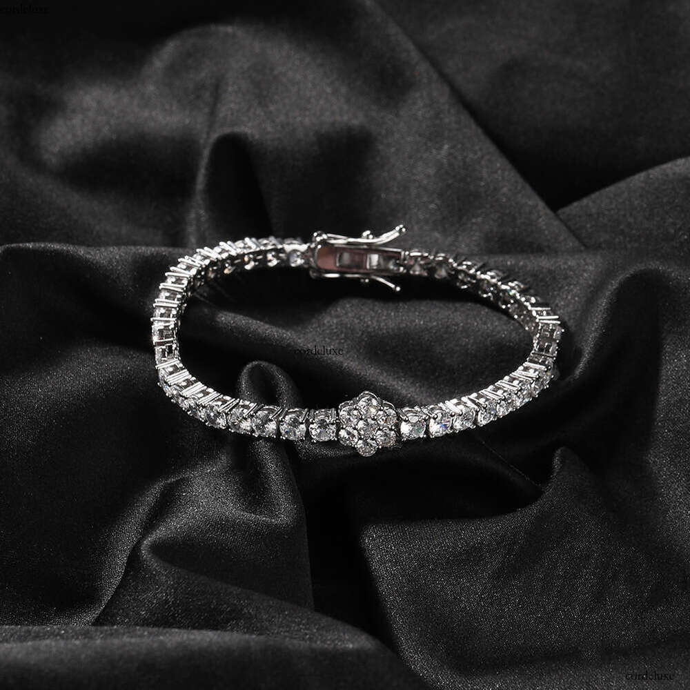 Hip hop high-quality 5A VVS Moissanite wer tennis trendy cool unisex niche light collarbone chain accessory