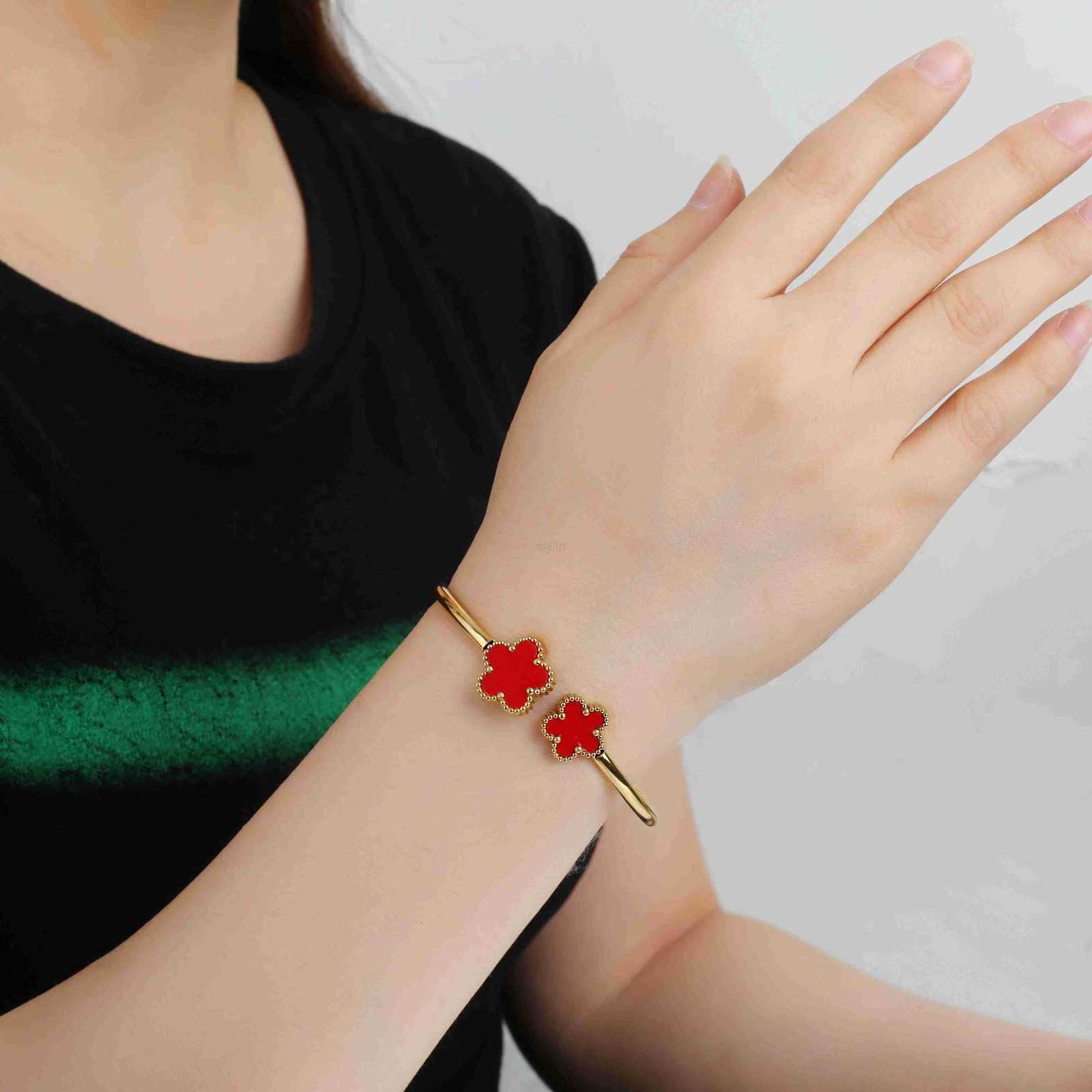 StainlESS Steel Exquisite Five-leaf Flower Open Bangle Gold Color Waterproof PVD Plated Wrist Jewelry Bijoux For Women M250722