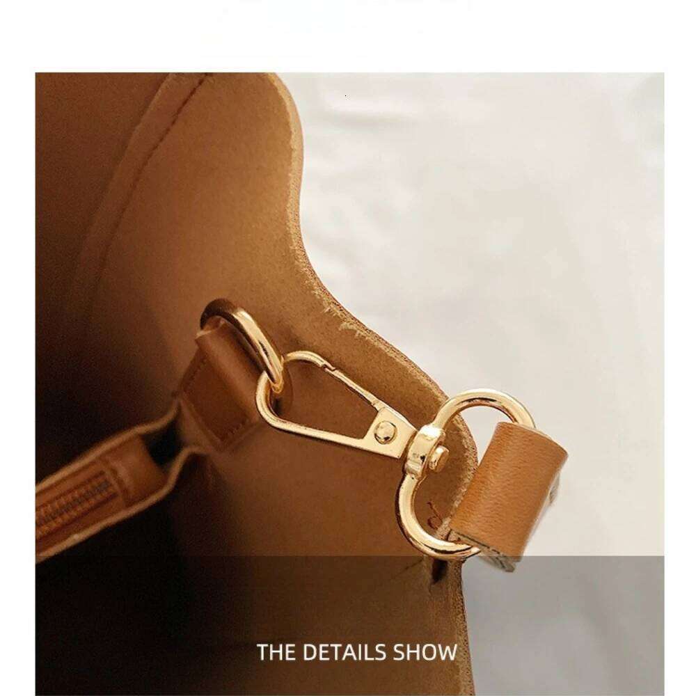 Fashion Popular Large Female New Hundreds Of Retro Senior Sense Shoulder Handheld Crossbody Bucket Bag