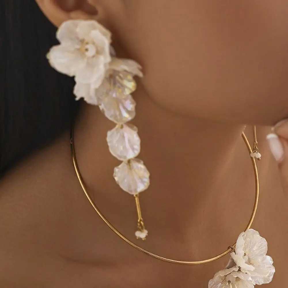 Elegant White Flower Stud Earrings For Women Colorful Enamel Flower Rhinestone Tassel Hanging Drop Earrings Party Jewelry GiftsXJ250722