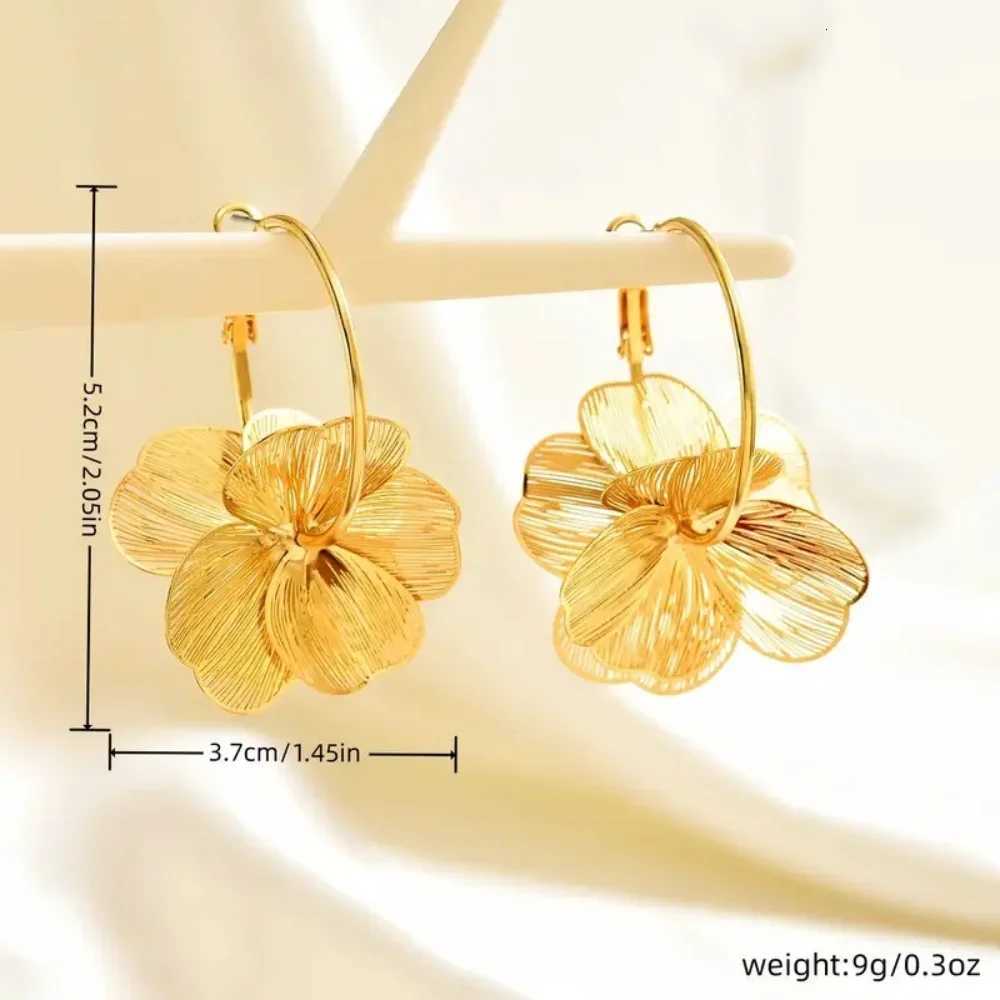 Exaggerate Golden Alloy Flower Big Hoop Earrings Personality Fashion Dangle Earring for Women Girls Ear Hook Metal Charm Jewelry XJ250722