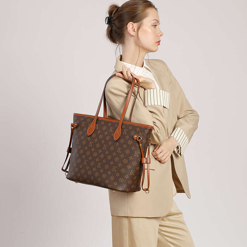 Luxury Designer Tote for Women 2024 New Handbag Large Capacity Commuter High-end Shoulder Bag