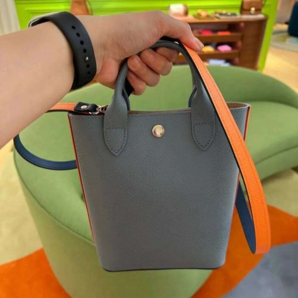 high-quality new cowhide mini tote bag, color blocking and contrasting handbag, hand-held bucket, women's bag