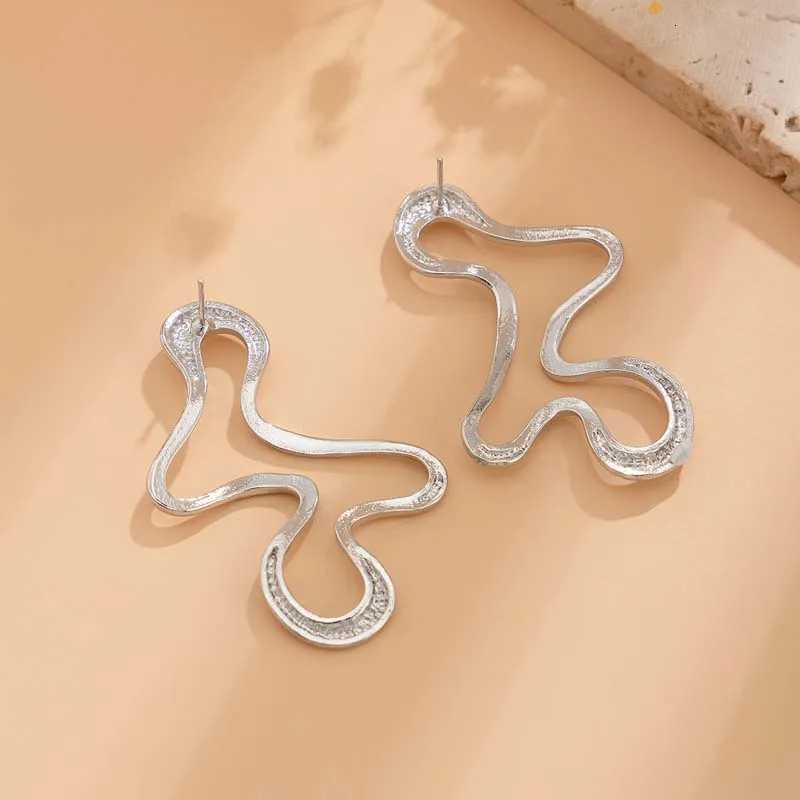 Minimalist Metal Irregular Hollow Pendant Earrings For Women Punk Gold Color Geometric Statement Earring Charm Ear Jewelry XJ250722