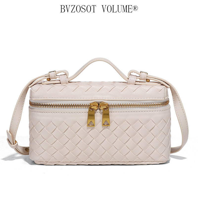 Small - scale hand - knitted box - shaped bags New fashion lunch - box - style bags from brand B Hand - carried single - shoulder and cross - body bag
