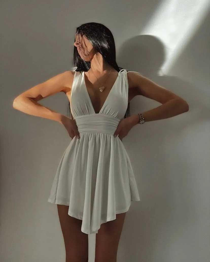 2025 Summer in Europe and the New Deep V Harness Dress Sexy Sleeveless Show Lace-up Back to Cultivate Ones Morality Dress Skirt XJ250722