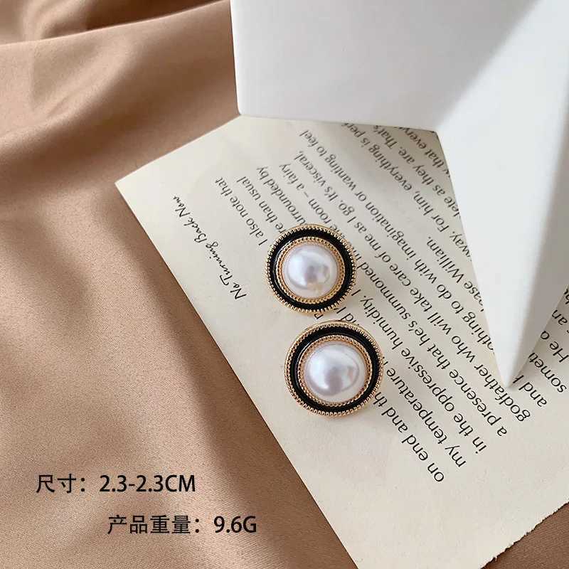 Korean Design Elegant Simulated Pearl Big Round Clip-on Earrings Non Pierced Baroque Pearl Ear Clips for Women Jewelry Wholesale XJ250722