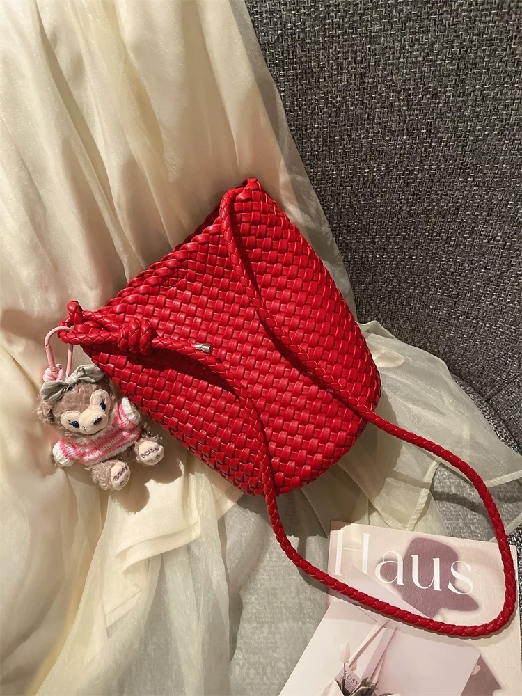 Free shipping designer bag 2025 Niche Woven Bucket Bag For Women New High End Fashion Versatile Bag Single Shoulder Bag Crossbody Small Bag