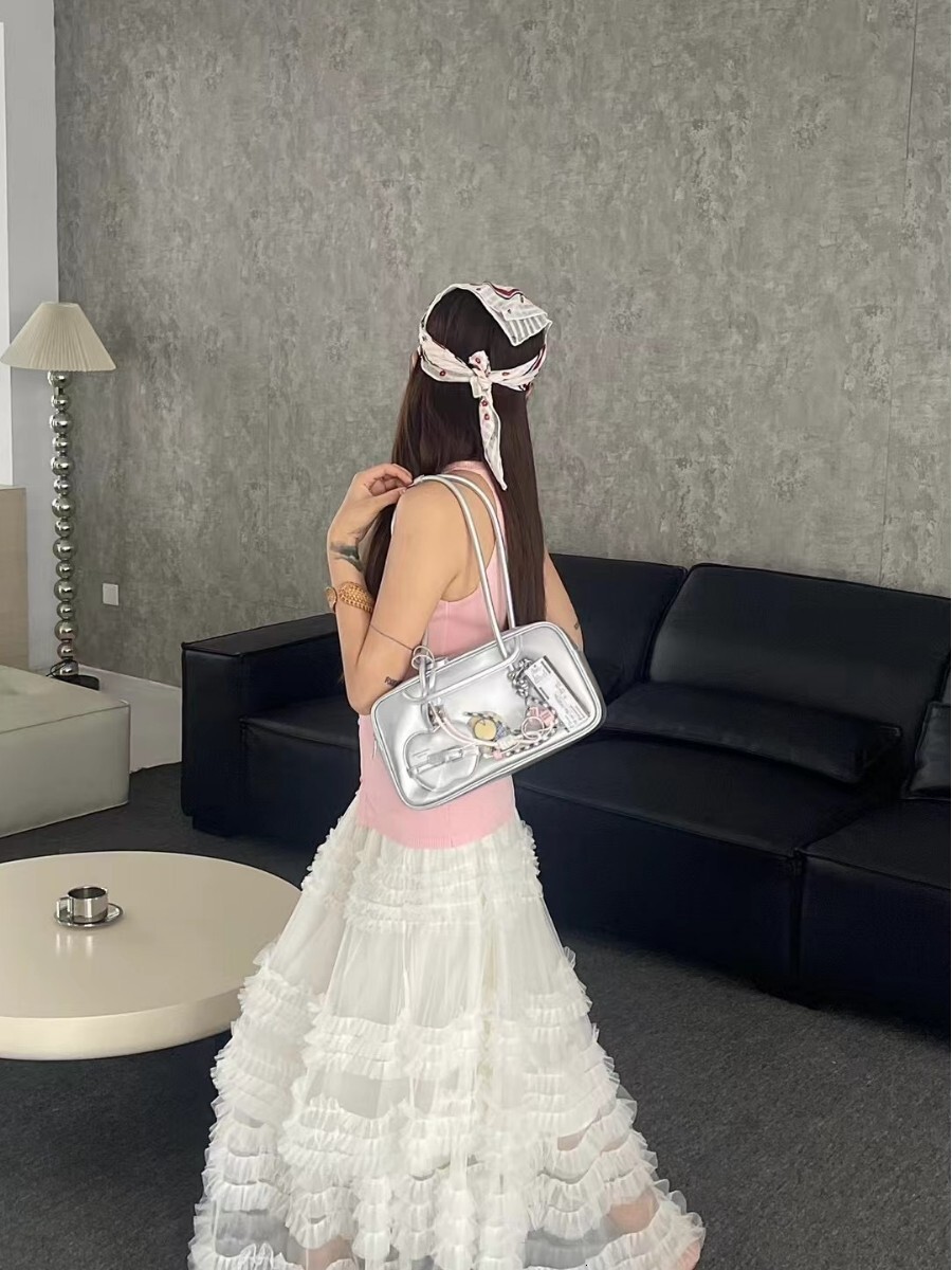 Free shipping designer bag 2025 Niche Underarm Long Handle Pain Bag New Fashion Boston Pillow Women S Bag Handbag Crossbody Bag