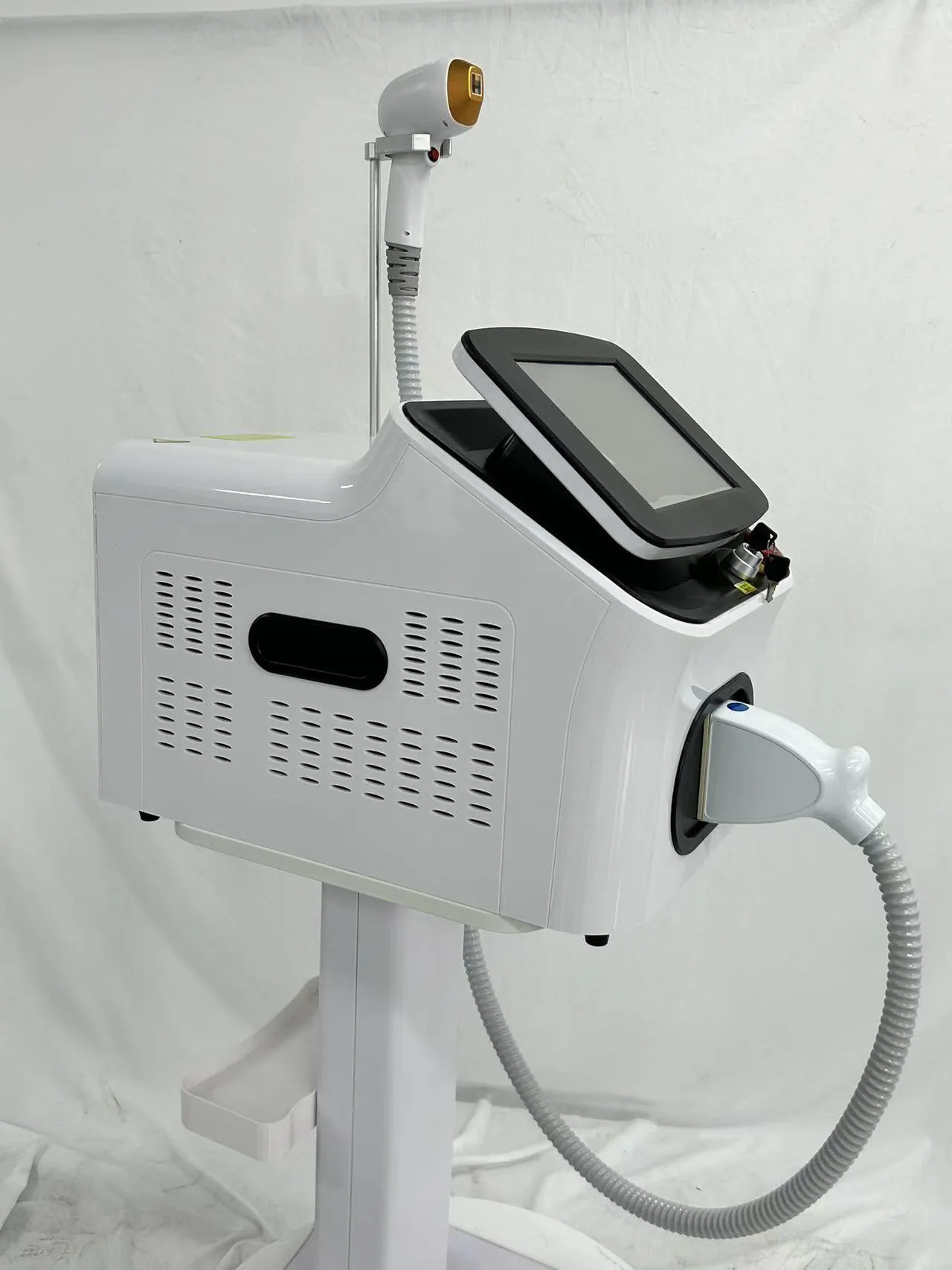 Diode Laser Hair Removal Device 808nm Triple Wavelength Painless Permanent Hair Removal Machine For Beauty Salon Or Spa Equipment