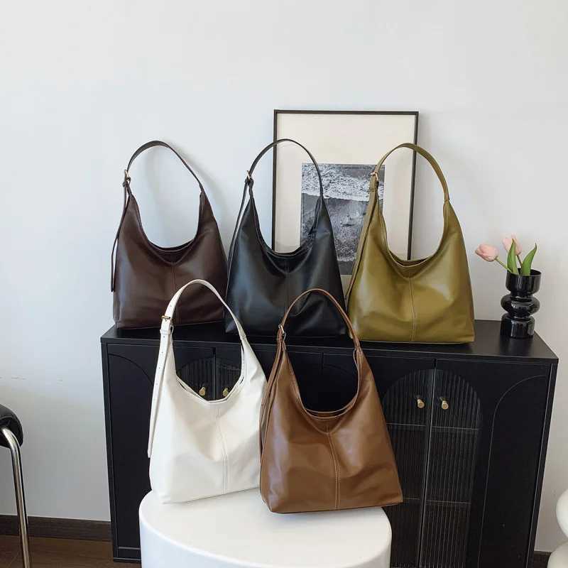 Vintage Large Capacity Shoulder Bag for Women with Soft Solid Crossbody Bag Retro Tote Bag for Commuting XJ250704