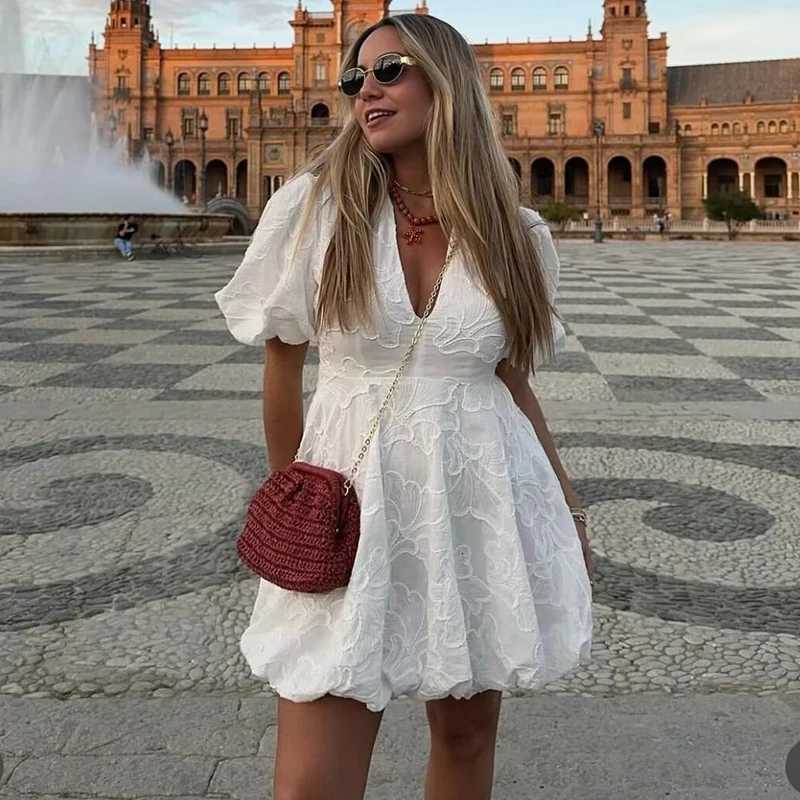 2025 Womens New Embroidered Dresses Summer Fashion Slim V-neck Ele Vacation Mini Womens Dress Youth Street Party Dress XJ250722