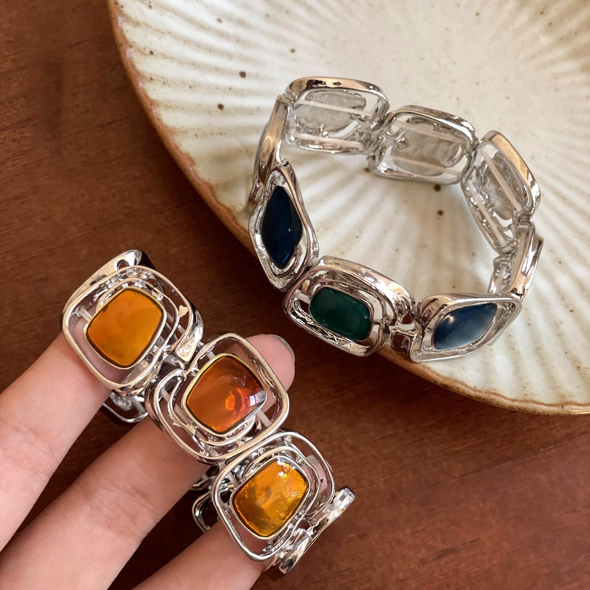 Oil Drip Hollow Geometric Elastic Bracelet Light High-End Feel Unique Design Hand Jewelry for Women - view 5
