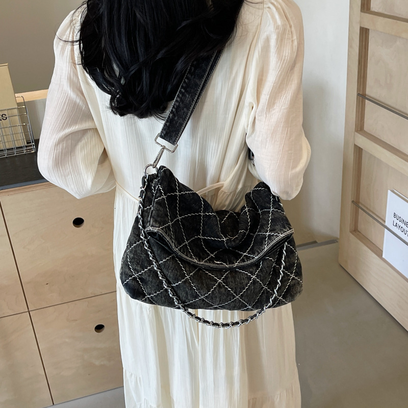 2025 Summer new women's crossbody bag women's trend large capacity denim handbag new diamond chain underarm women's shoulder bag new de