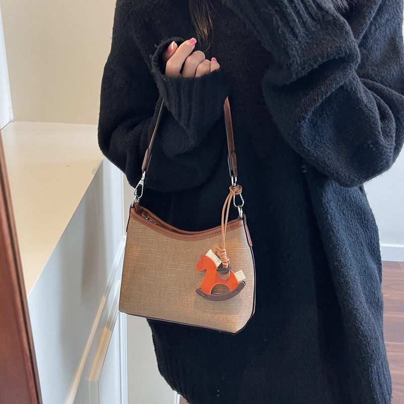2025 Summer new women's S crossbody bag, new women's bucket bag, summer women's new fashion trend commuting women's shoulder bag, 