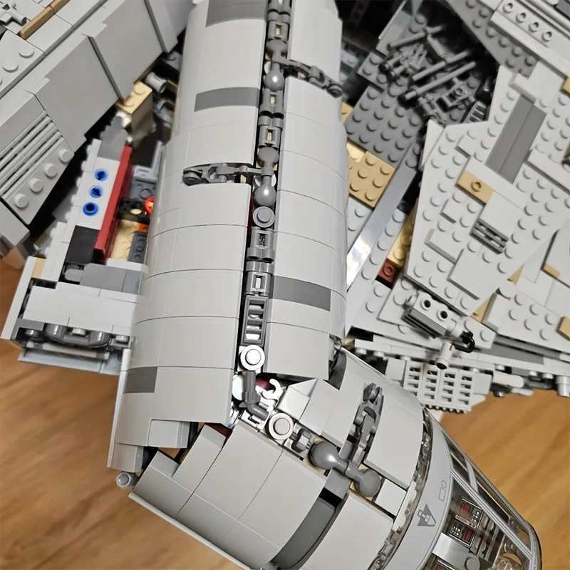 8445PCS Large Space Millennium Ship Building Blocks Falcon Model Sets Assembly Bricks Toys Collection Birthday Christmas Gifts C251111