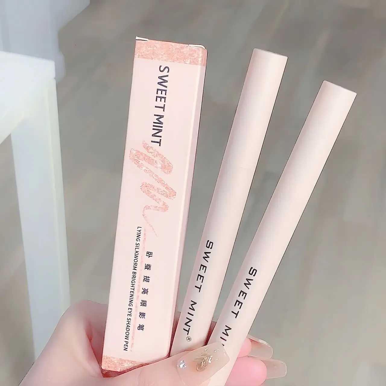 Eyeshadow Lying Silkworm Highlighter Pen Korean Eyes Makeup Matte White High-gloss Brightening Glitter Eyeshadow Stick W250722