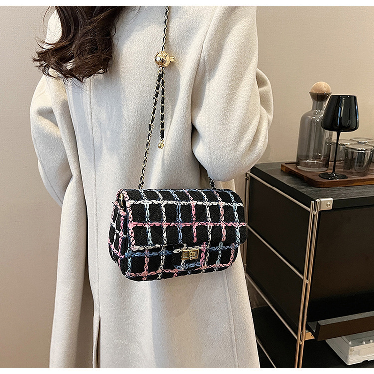 Woolen handbag 2025 style in winter fashionable - style rhombus chain single - shoulder small square bag, suitable for under - arm carry
