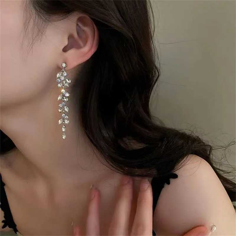 2023 New Silver Male Zircon Tassel Long Earrings For Women Shiny Crystal Wedding Statement Drop Earring Party Jewelry Gift XJ250722