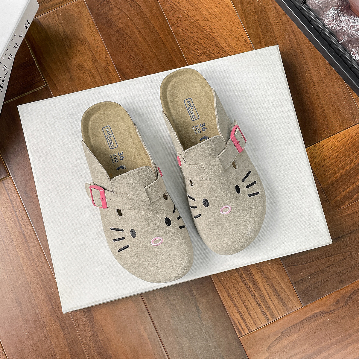 Embroidered flip-flops women's outerwear 2025 new thick-soled flip-flops women's cute cat decoration free shipping