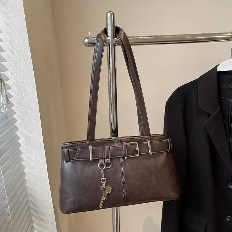 2023 Casual Solid Interior Compartment Shoulder Bags Large Capacity Hot S Bags for Women Zipper Pu Womens Handbags Y250722
