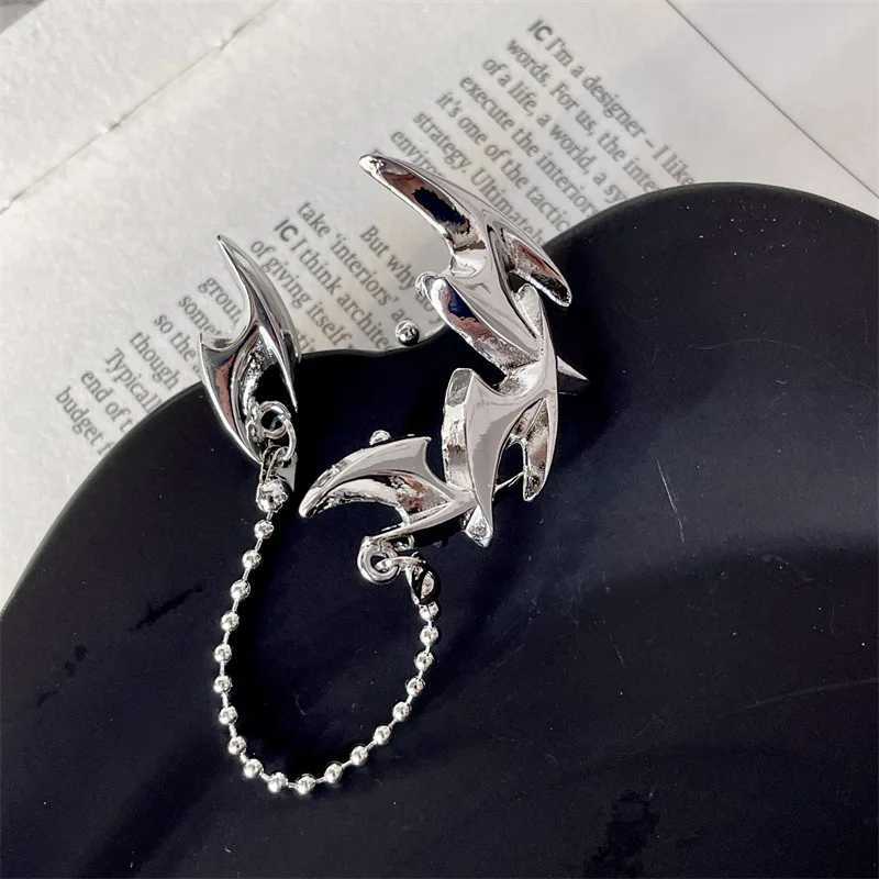 Vintage Punk Silver Color Metal Dart Ear Clip Earrings for Women Men Trend Irregular Tassel One-Piece Ear Clip Jewelry XJ250722