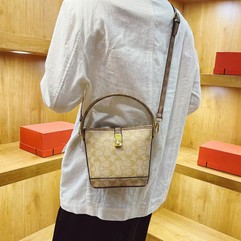 Mirror Quality tote bag Bucket bag designer handbag women totes Handmade Bucket bag classic cowhide purse Lock bag qqq
