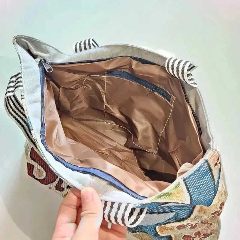 Disney Pooh Bear Shoulder Bags Cute Cartoon Winnie Retro High-capacity Canvas Outdoor Storage Bag Women Girl Handbags Beach Bag W250722