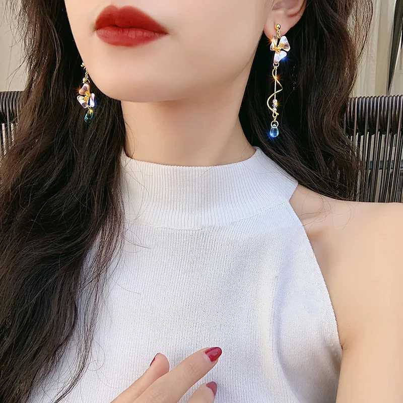 New Trend Cute Flower Asymmetrical Spiral Dangle Earrings for Women Charm Long Tassel Blue Crystal Drop Earrings Wedding Jewelry XJ250722