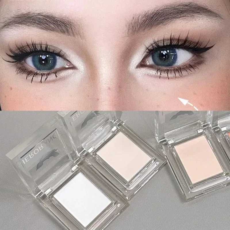 Monochrome Matte White Highlighter Palette Low Saturation 4 Color Face Matte Highlighter Eye Nose Eyeshadow Korean Makeup Cosmetic W250722