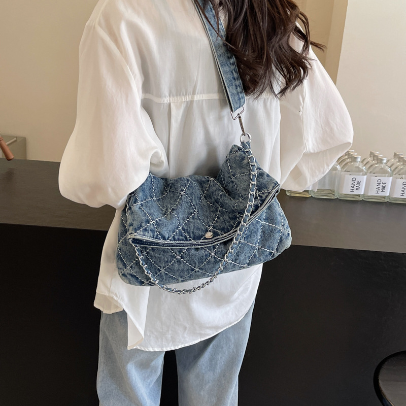 2025 Summer new women's crossbody bag women's trend large capacity denim handbag new diamond chain underarm women's shoulder bag new de