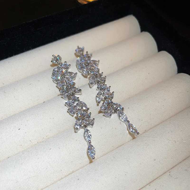 Exquisite Leaves Stud Earrings For Women Shiny Inlaid Rhinestone Ear Stud Magnificent Tassel Earrings Fashion Wedding Jewelry XJ250722